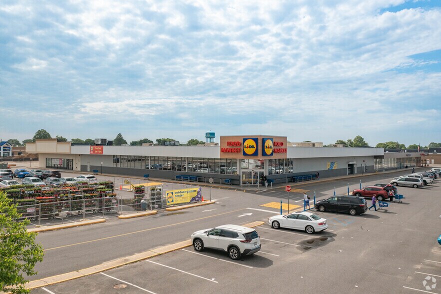 More Photos Of 2000 Hempstead Tpke, East Meadow Unknown For Lease