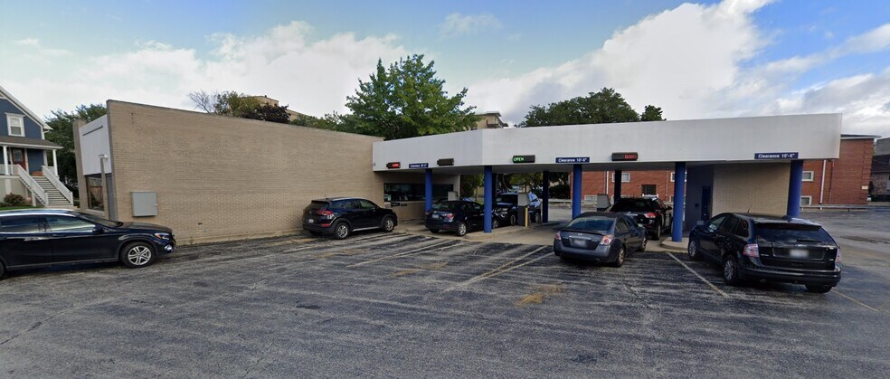 More Photos Of 334 Des Plaines Ave, Forest Park Bank For Lease