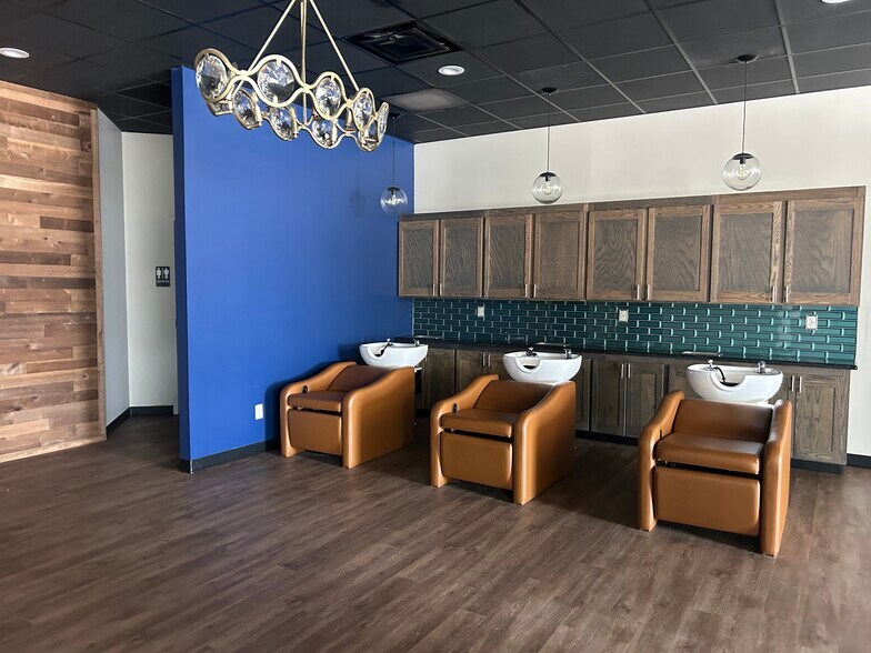 More Photos Of 338 S Andover Rd, Andover General Retail For Lease