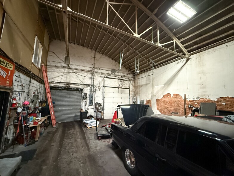 More Photos Of 614-622 S Commerce St, Wichita Warehouse For Sale