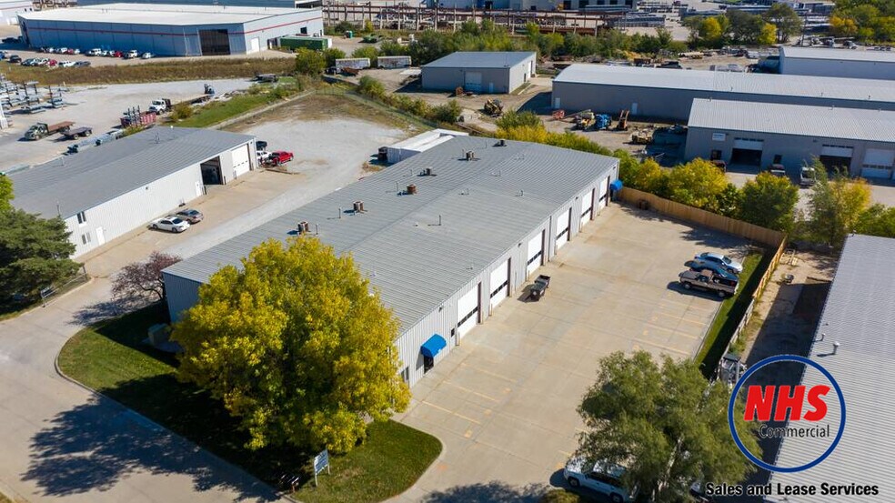 More Photos Of 5300 N 57th St, Lincoln Light Distribution For Lease