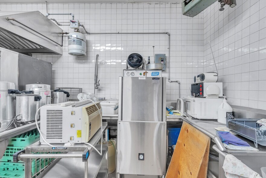 More Photos Of 2610 Bergenline Ave, Union City Health Club For Lease