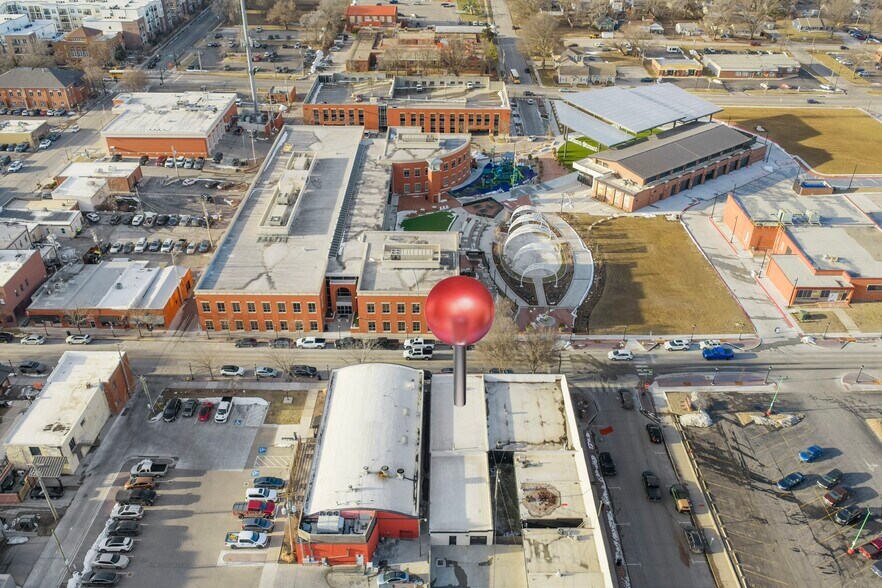 More Photos Of 127 SE 3rd St, Lees Summit Freestanding For Lease