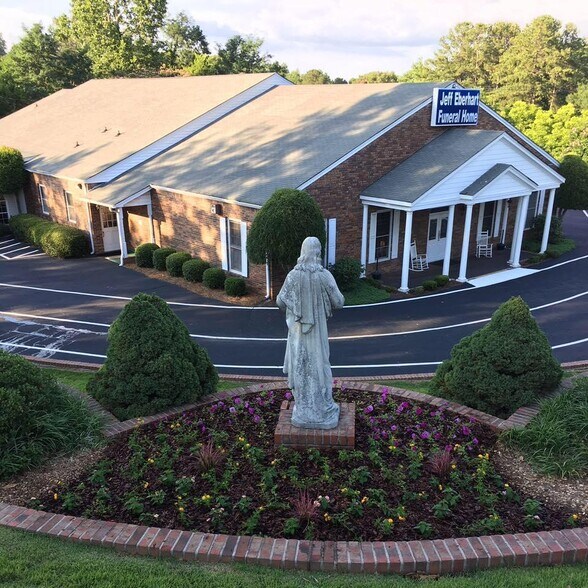 More Photos Of 123 Watson Dr, Dallas Funeral Home For Sale