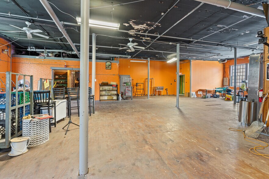 More Photos Of 500 Bridge St, Weissport Restaurant For Sale