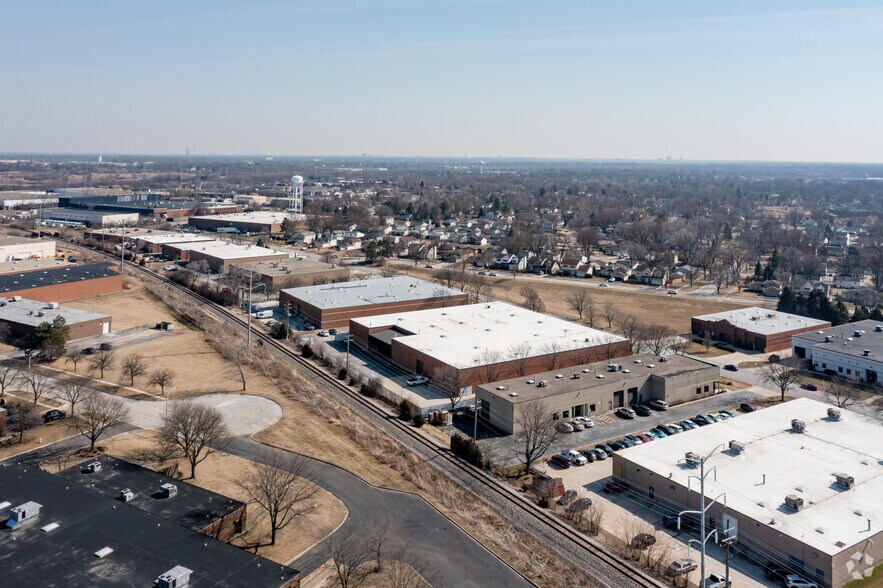 More Photos Of 490 Windy Point Dr, Glendale Heights Warehouse For Lease