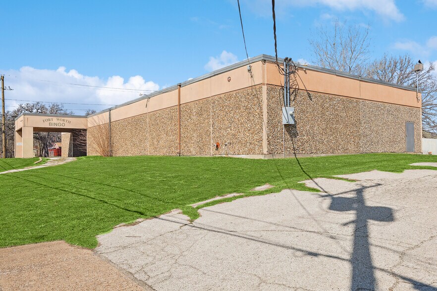 More Photos Of 412 N Sylvania Ave, Fort Worth Freestanding For Lease