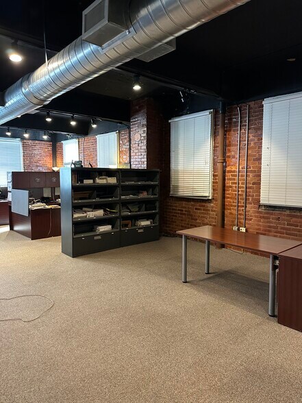 More Photos Of 407 Broad St, Chattanooga General Retail For Lease