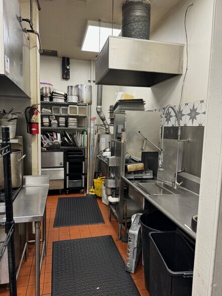 More Photos Of 15-85 Division Ave, Eugene General Retail For Lease