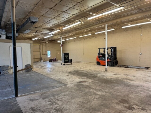 More Photos Of 333-337 Carswell Ave, Daytona Beach Warehouse For Lease