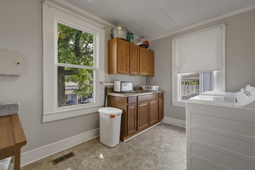 More Photos Of 408 S Green St, Morganton Specialty For Sale