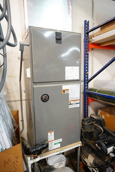 More Photos Of 667 NW 29th St, Miami Warehouse For Lease