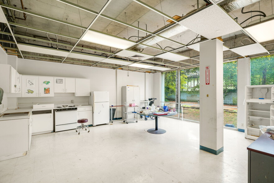 More Photos Of 2051 Collingwood Blvd, Toledo Skilled Nursing Facility For Sale