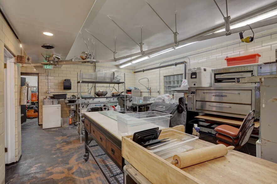 More Photos Of 3900-3910 W Colfax Ave, Denver Storefront For Lease