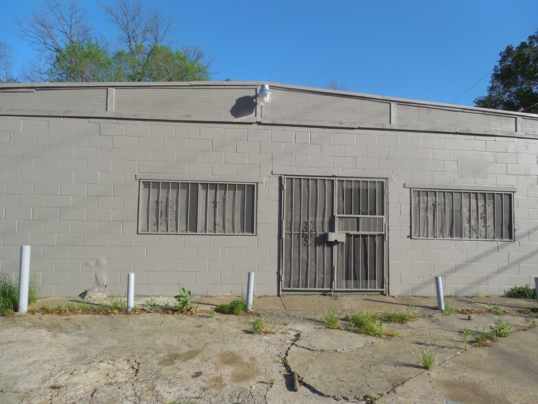 More Photos Of 3744 Dixon Ave, Dallas Freestanding For Lease