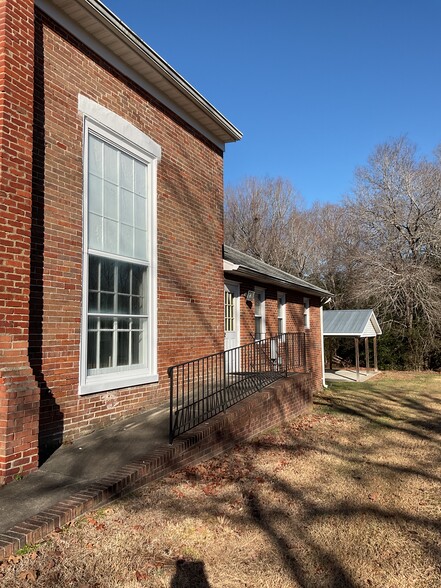 More Photos Of 21075 Frog Level Rd, Ruther Glen Specialty For Sale