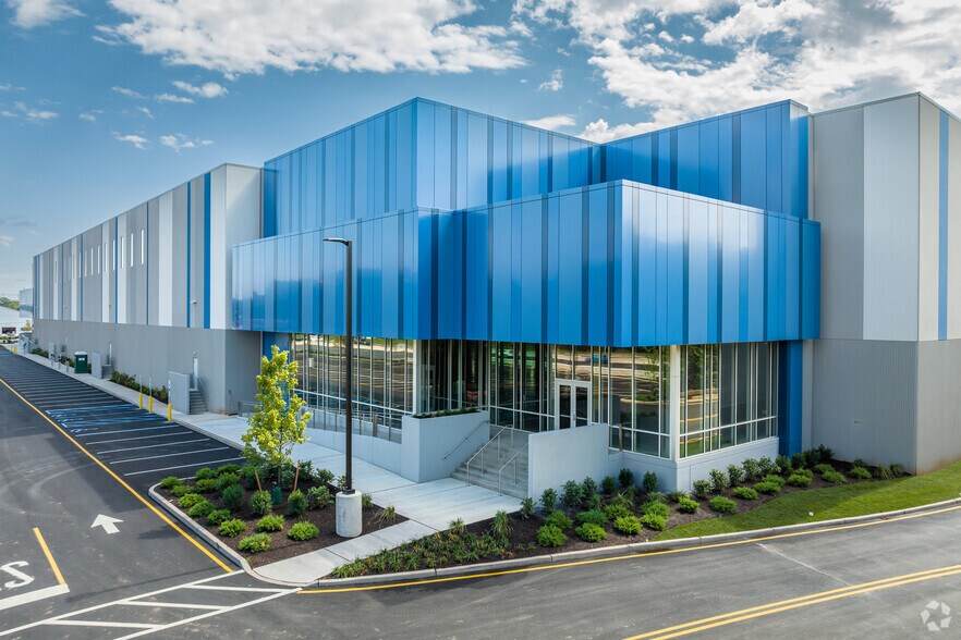 More Photos Of 1980 U.S. Route 1, North Brunswick Warehouse For Lease