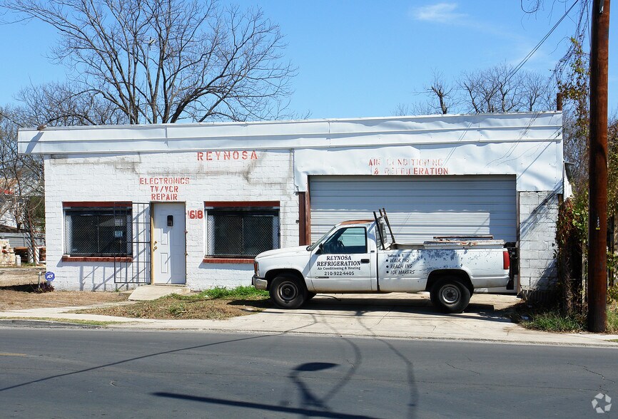 More Photos Of 1618 S Presa St, San Antonio Freestanding For Sale