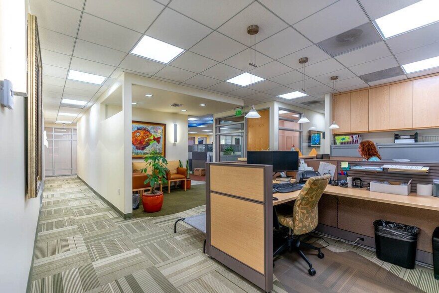 More Photos Of 17425 Chatsworth St, Granada Hills Office For Lease