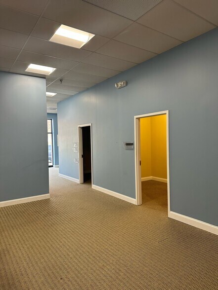 More Photos Of 9365 McKnight Rd, Pittsburgh Freestanding For Lease