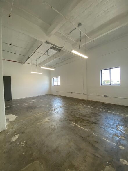 More Photos Of 901 E 31st St, Los Angeles Manufacturing For Lease