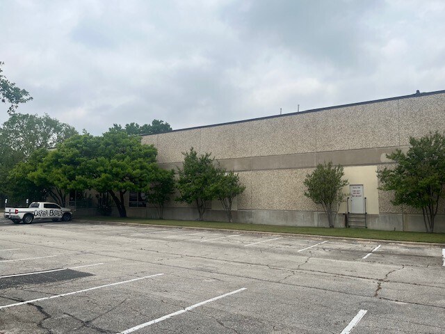 More Photos Of 10420 Metric Blvd, Austin Warehouse For Lease