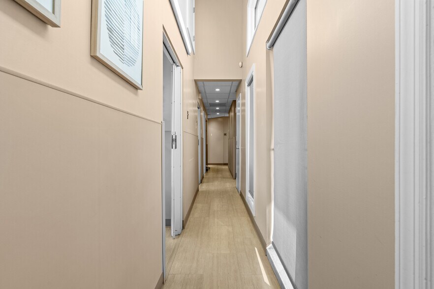 More Photos Of 4546 Hylan Blvd, Staten Island Medical For Sale