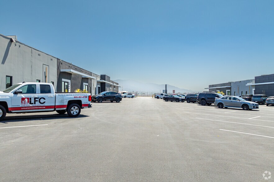 More Photos Of 7059-7077 1/2 Vineland Ave, North Hollywood Unknown For Lease