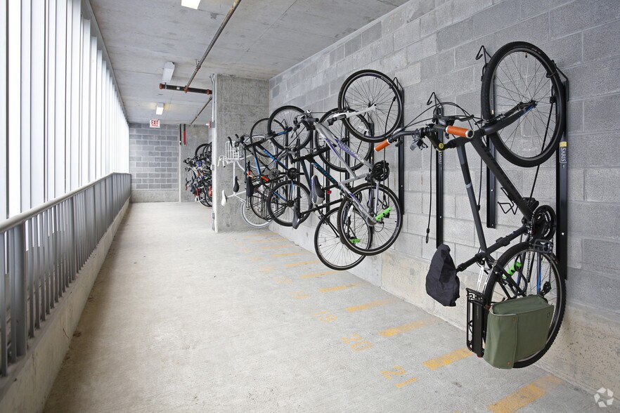 More Photos Of 221 W Hubbard St, Chicago Apartments For Lease