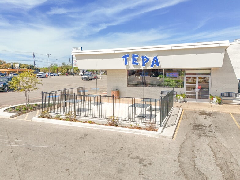 More Photos Of 312-428 S Hampton Rd, Dallas Storefront For Sale