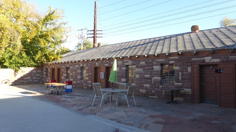 More Photos Of 607 W Main St, Payson Bar For Sale