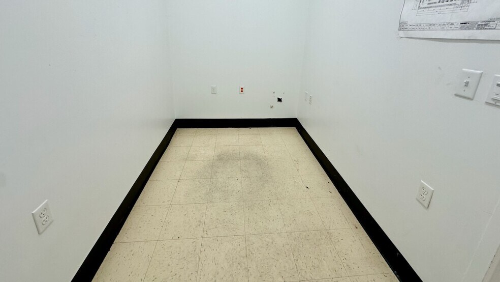 More Photos Of 3365 E Millwood Ln, Hernando Freestanding For Lease