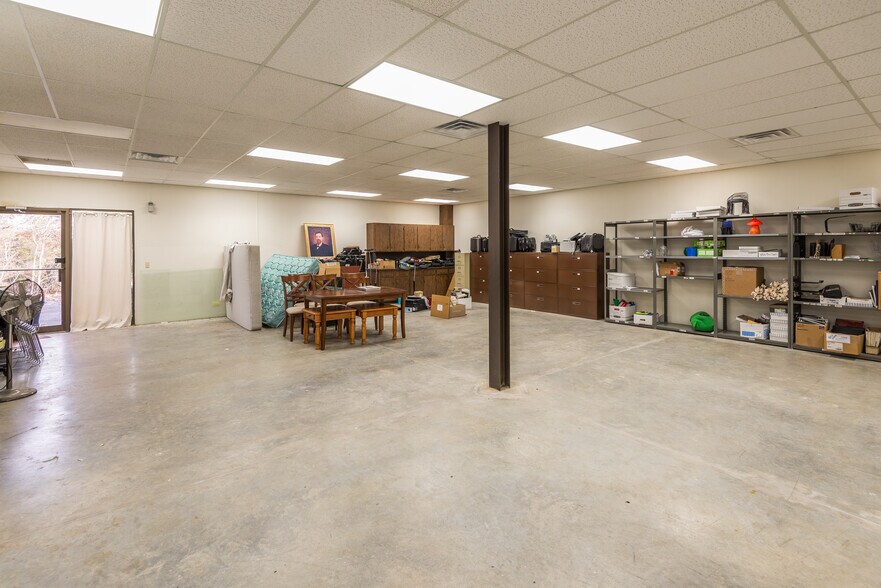 More Photos Of 1423 Randy Ln, Jefferson City Office For Sale