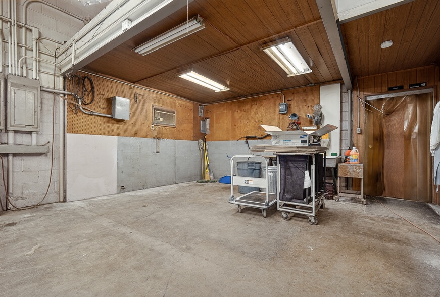 More Photos Of 6209 S Shields Blvd, Oklahoma City Manufacturing For Sale