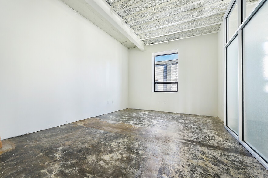 More Photos Of 200 N Highland Ave, Pittsburgh Storefront Retail Office For Lease