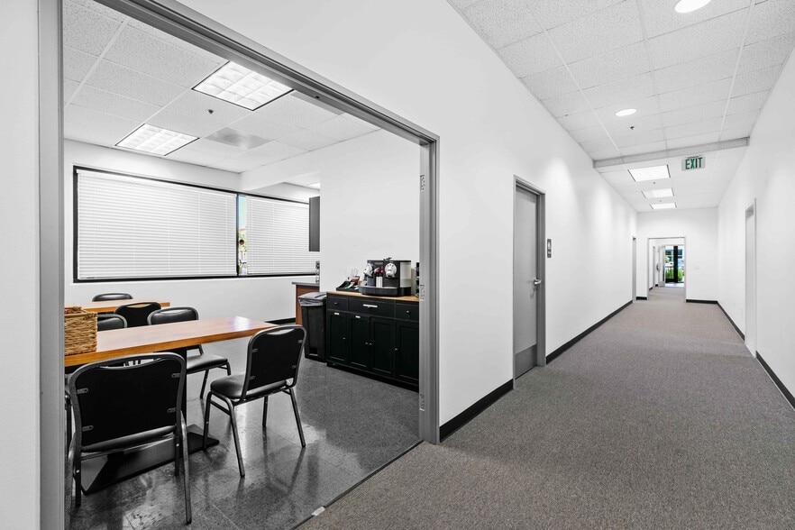 More Photos Of 2850 Ontario St, Burbank Warehouse For Lease