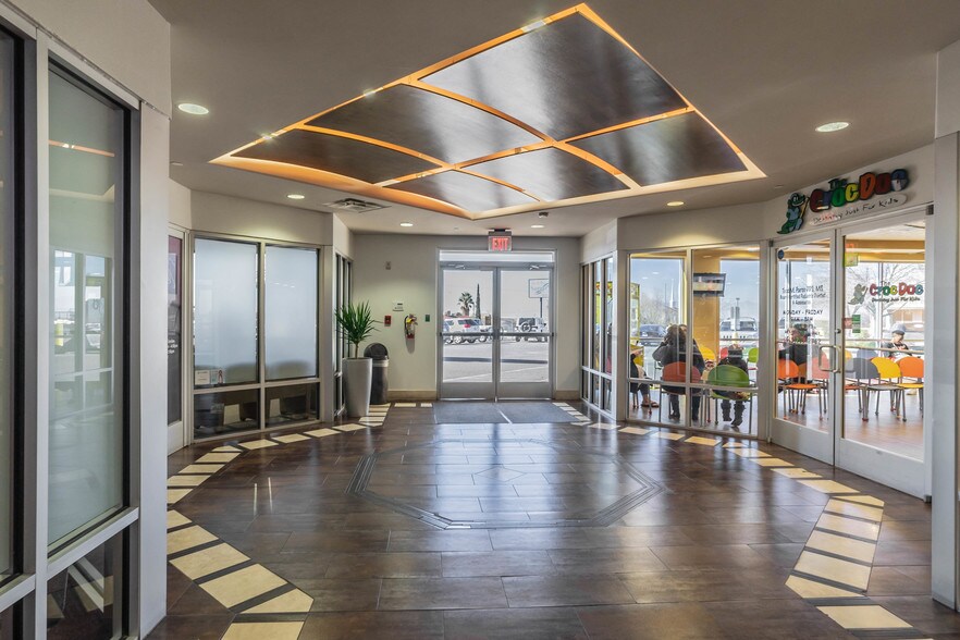 More Photos Of 7878 E Gateway Blvd, El Paso Medical For Lease