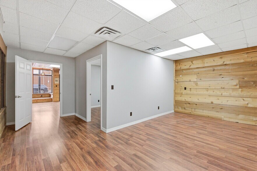 More Photos Of 805 Main St, Cassville General Retail For Sale