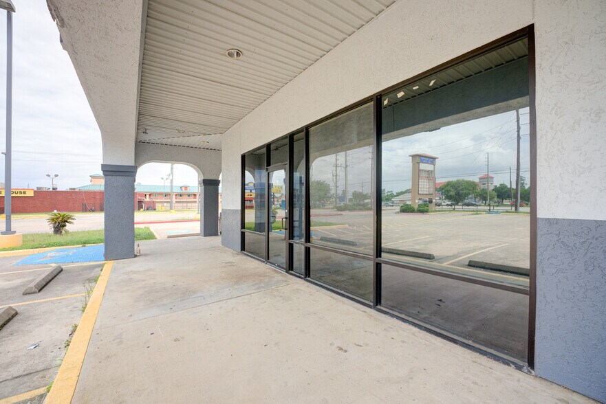 More Photos Of 324 Fm-1960 Rd, Houston General Retail For Sale