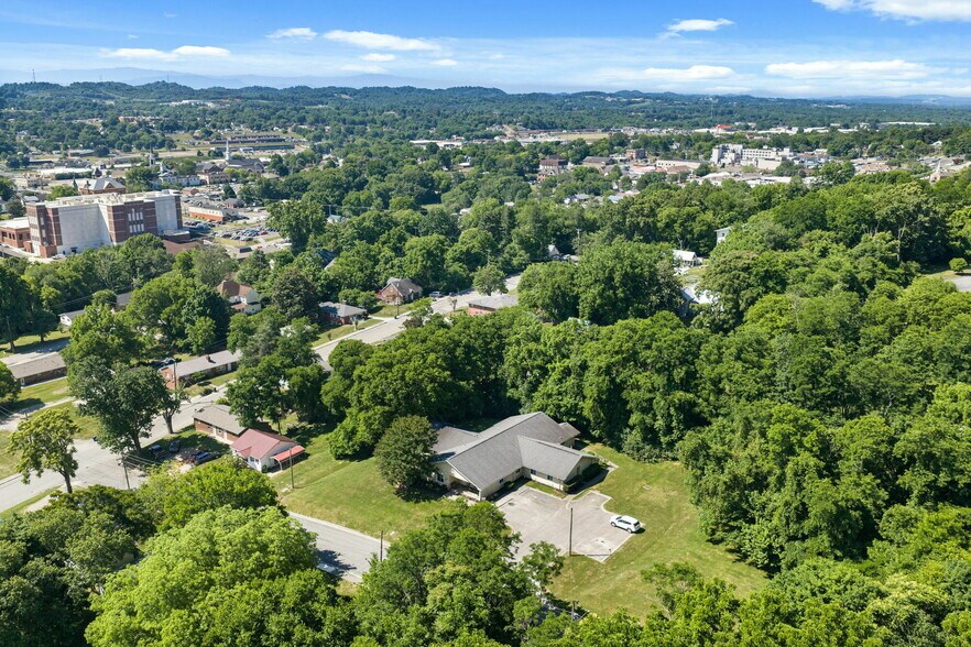 More Photos Of 825 Donna St, Morristown Apartments For Sale