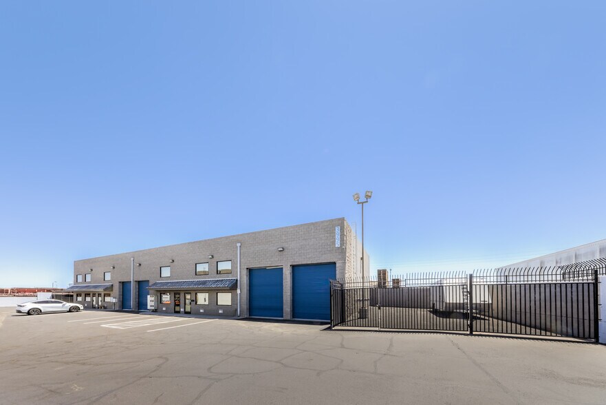 More Photos Of 3975 W Quail Ave, Las Vegas Warehouse For Lease