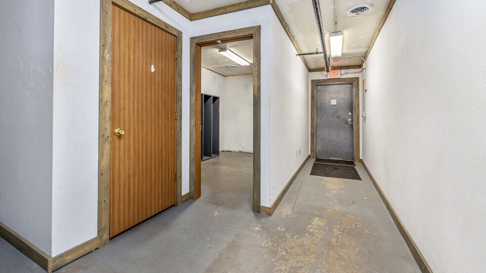 More Photos Of 106 E Smith St, Iron Mountain Distribution For Sale