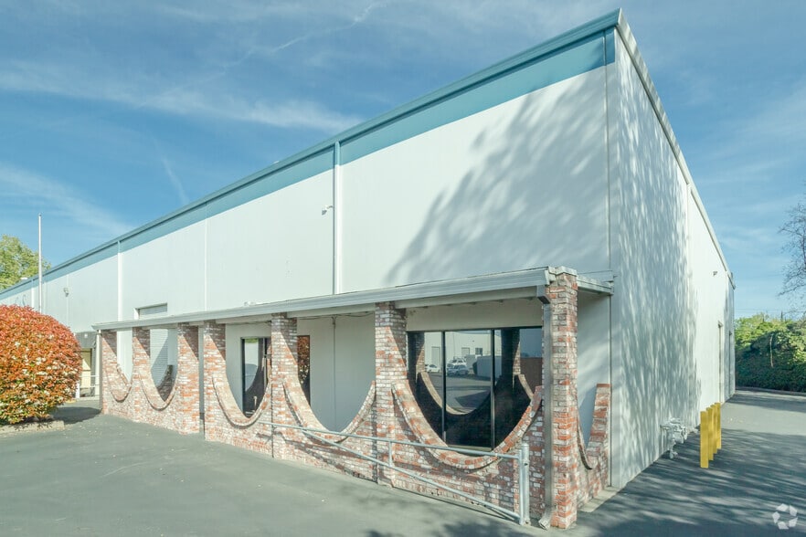 More Photos Of 2705 5th St, Sacramento Warehouse For Sale