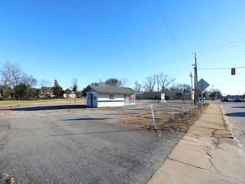 Primary Photo Of 401 E Poinsett St, Greer Auto Dealership For Lease