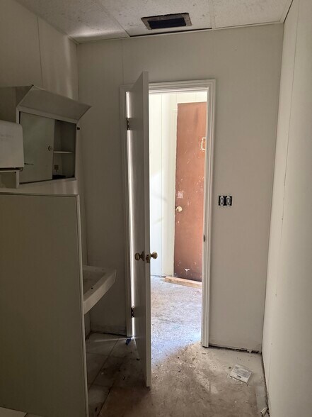 More Photos Of 3335 35th Ave N, Birmingham Manufacturing For Lease