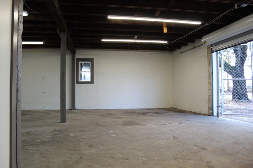 More Photos Of 3821 W Montague Ave, Charleston Flex For Sale