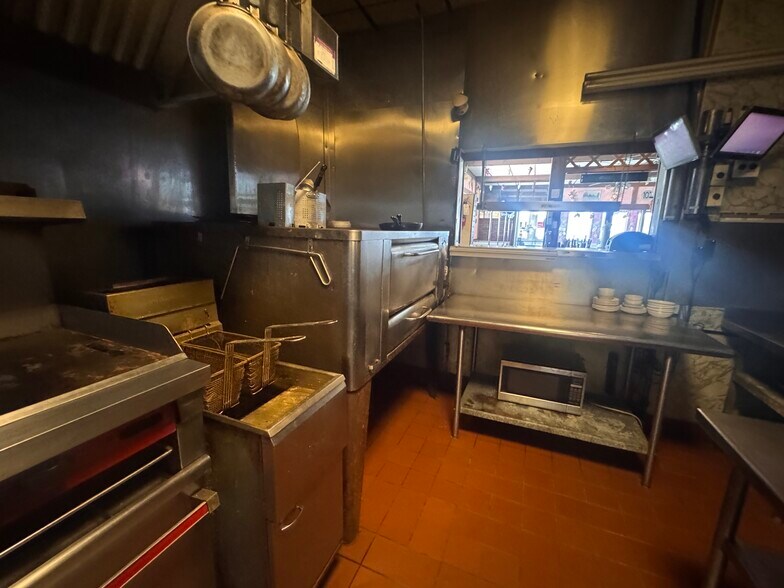 More Photos Of 1705 Columbus Ave, Bay City Restaurant For Sale