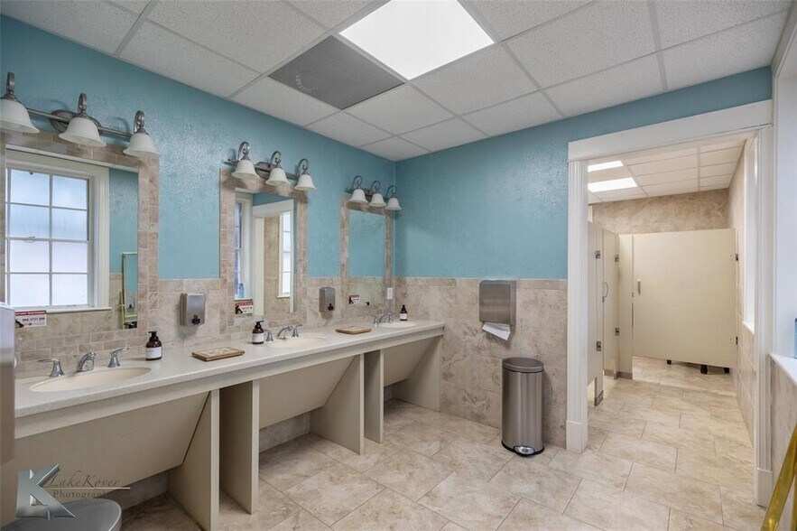 More Photos Of 3425 S 14th St, Abilene Lodge Meeting Hall For Sale