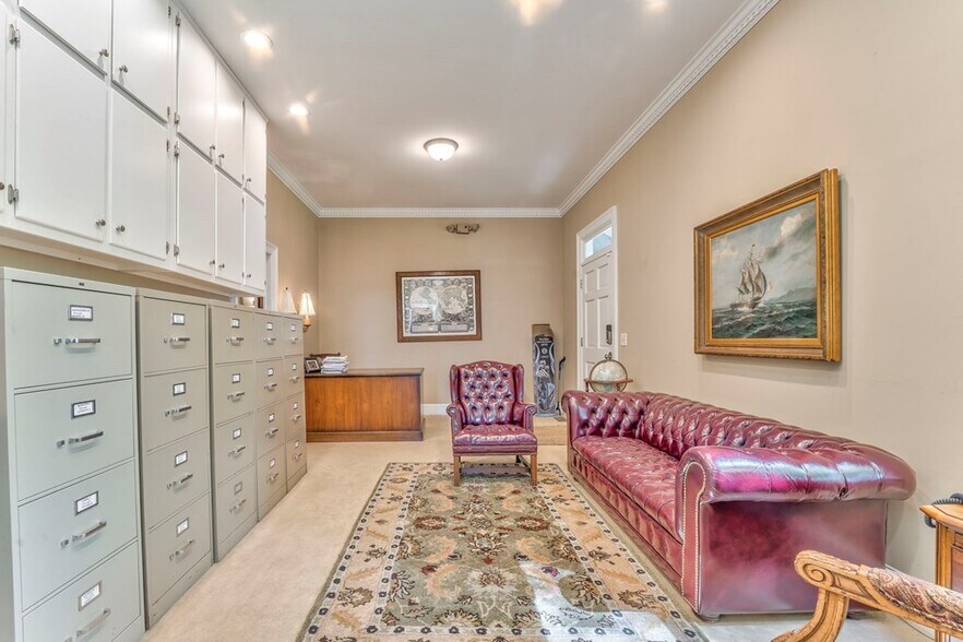 More Photos Of 417 Court St, Calhoun Office For Sale