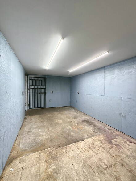 More Photos Of 4127 Weslow St, Houston Industrial For Lease